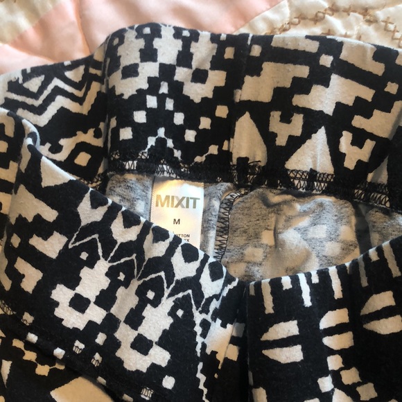 Black and white leggings - Picture 2 of 2